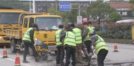 长沙：加强雨季道路维护 全力消除路面安全隐患