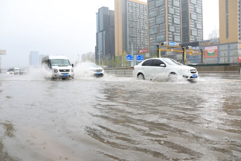 郑州再次暴雨图片