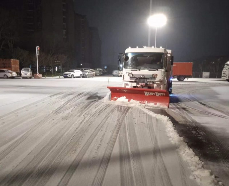 雪铲铲雪