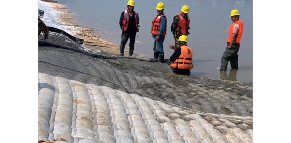 望城区月亮岛改造项目模袋混凝土首次成功浇筑