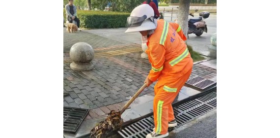 湖北枝江：除了垃圾清扫，环卫工人还在做